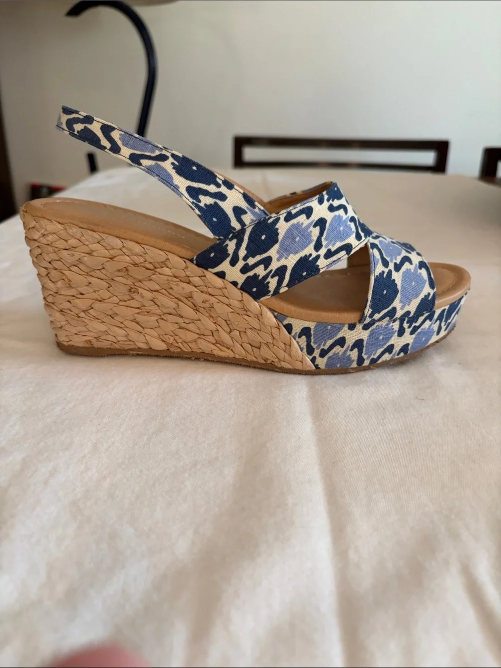Women’s Chinese Laundry Blue Ikat Canvas Slingback Heels Sz 8.5